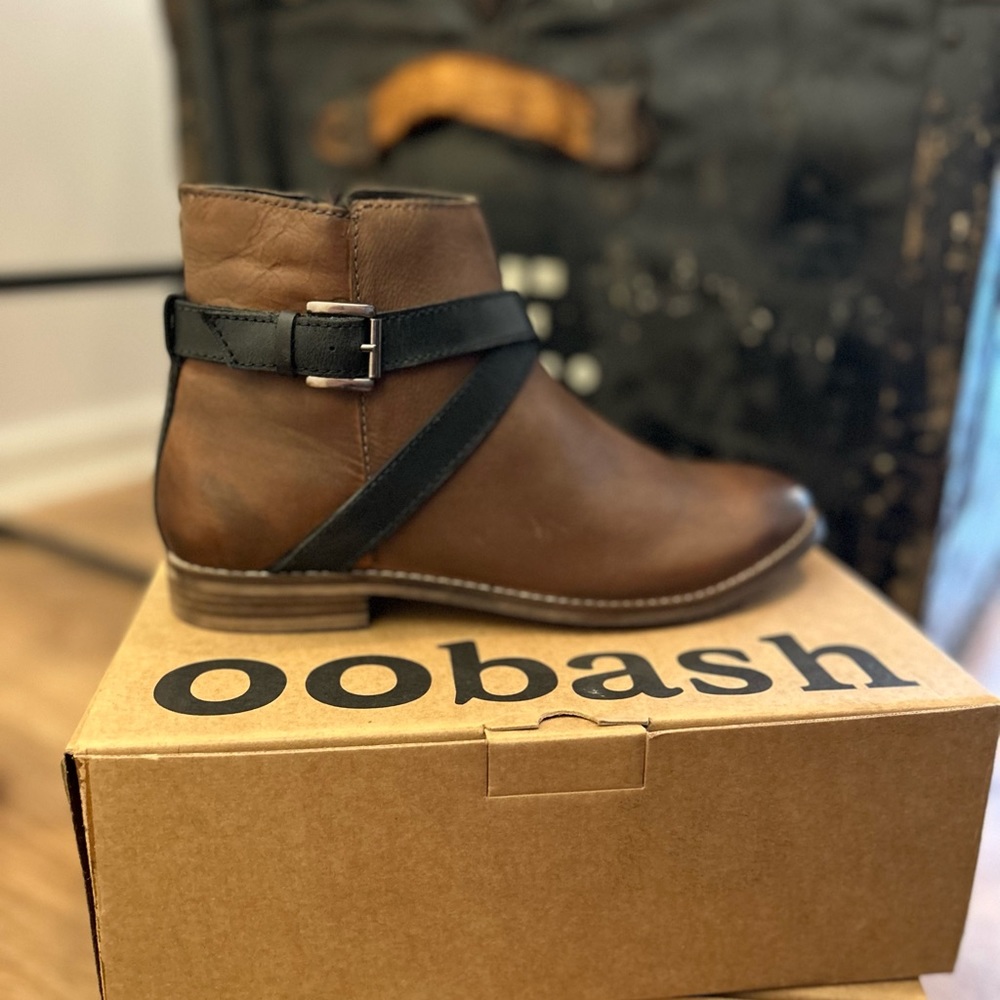 Helen. Tan Flat Ankle Bootie